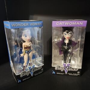 Barnes & Noble Exclusive Wonder Woman Vinyl Figure